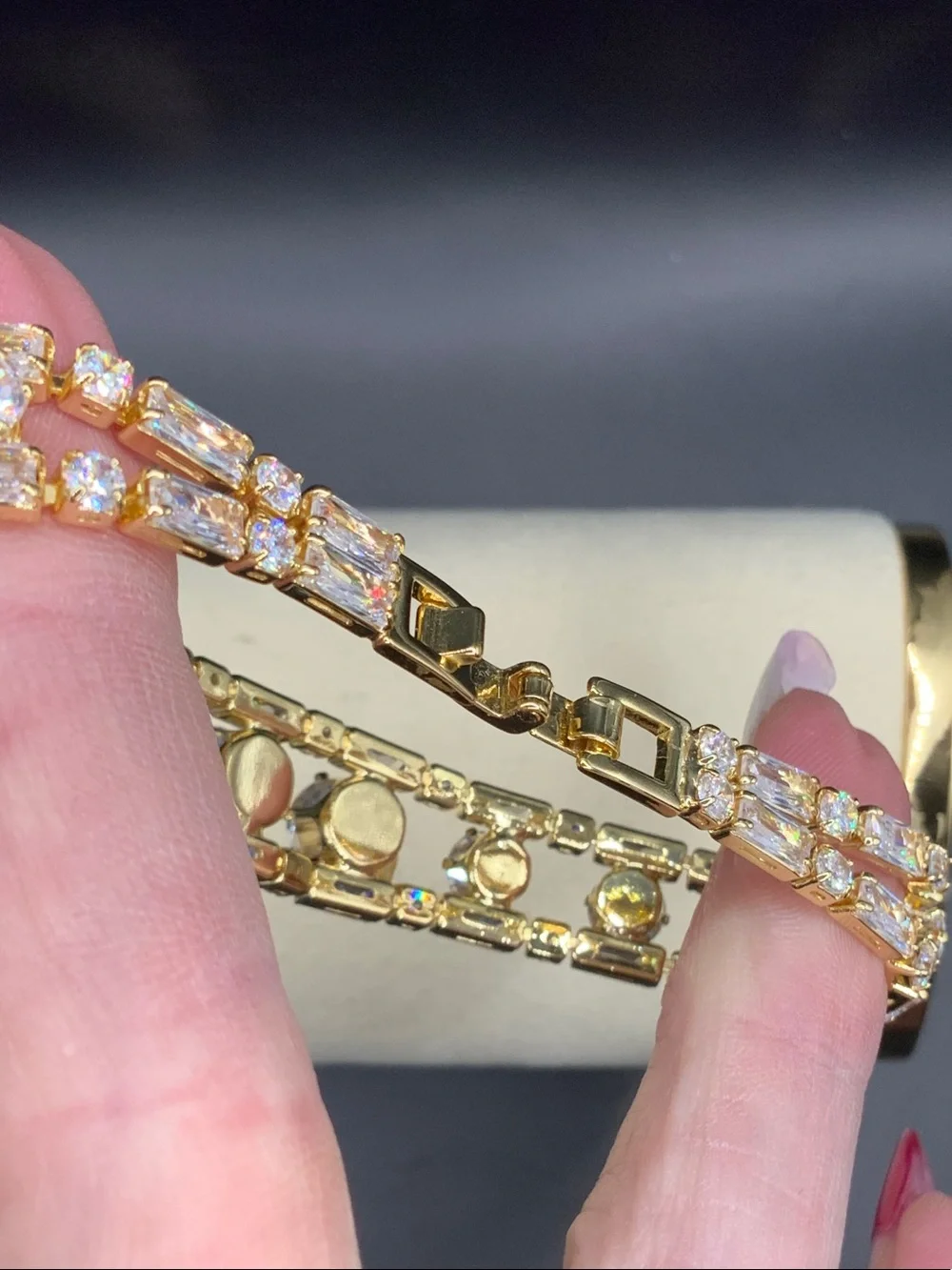 N/A elegant gold